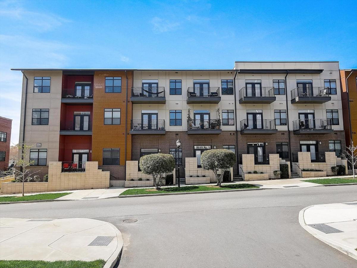 Frontdesk Village At Commonwealth Apts Plaza Midwood Charlotte Exterior foto