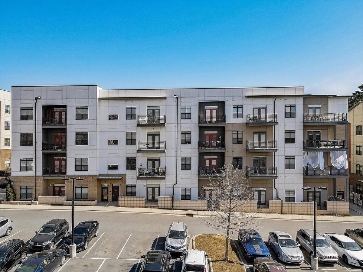 Frontdesk Village At Commonwealth Apts Plaza Midwood Charlotte Exterior foto