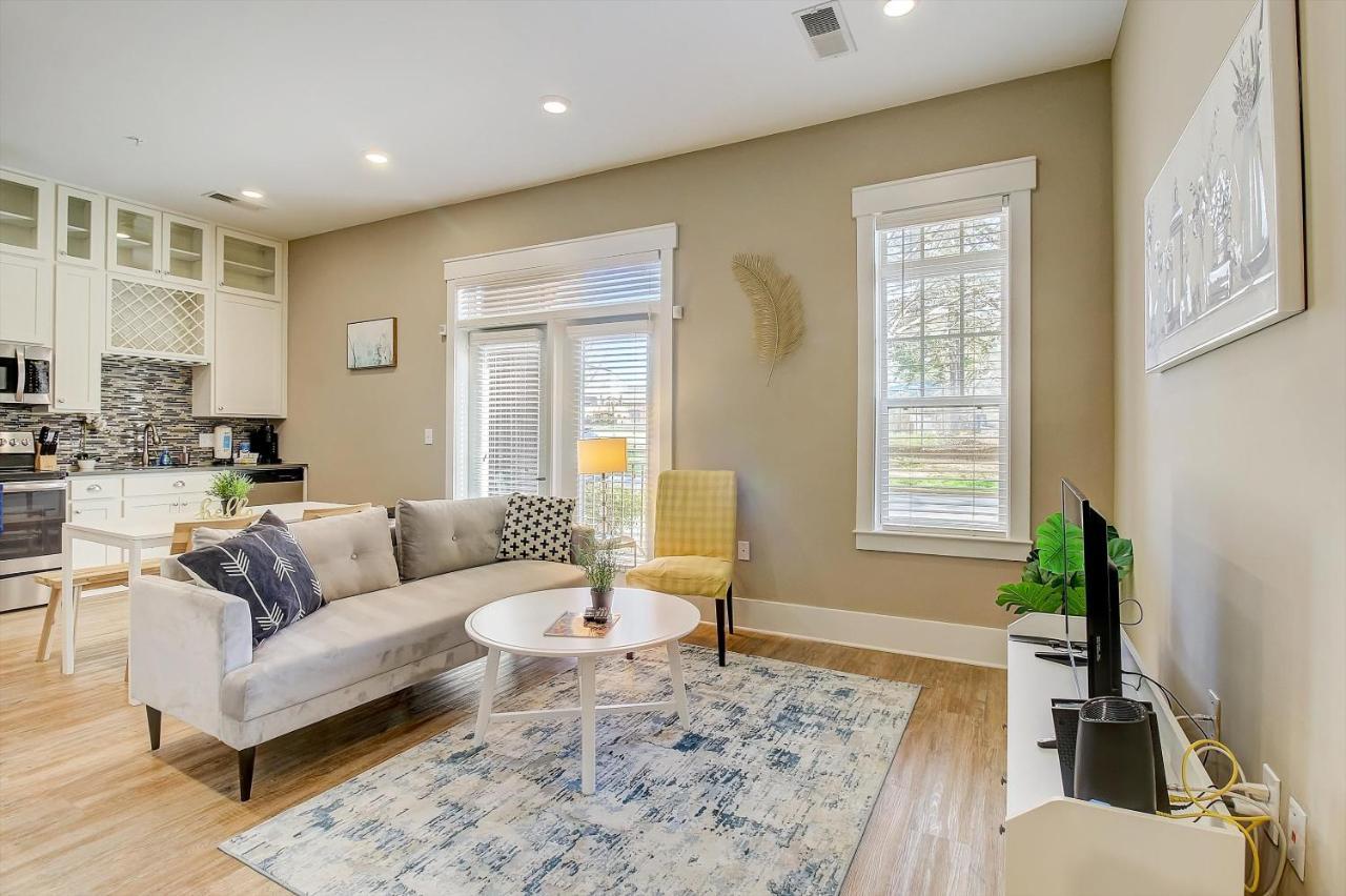 Frontdesk Village At Commonwealth Apts Plaza Midwood Charlotte Zimmer foto