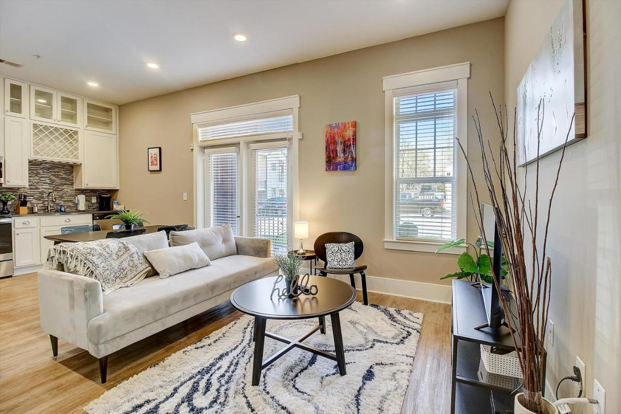 Frontdesk Village At Commonwealth Apts Plaza Midwood Charlotte Zimmer foto